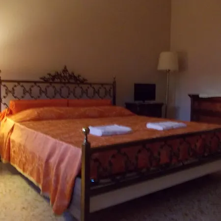 Big Brother Bed & Bed & Breakfast