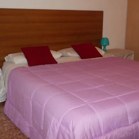 Big Brother Bed & Bed & Breakfast