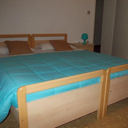 Oda ve Kahvaltı Big Brother Bed &