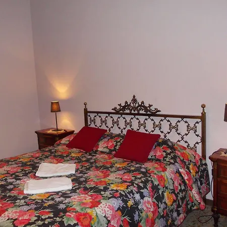 Oda ve Kahvaltı Big Brother Bed &